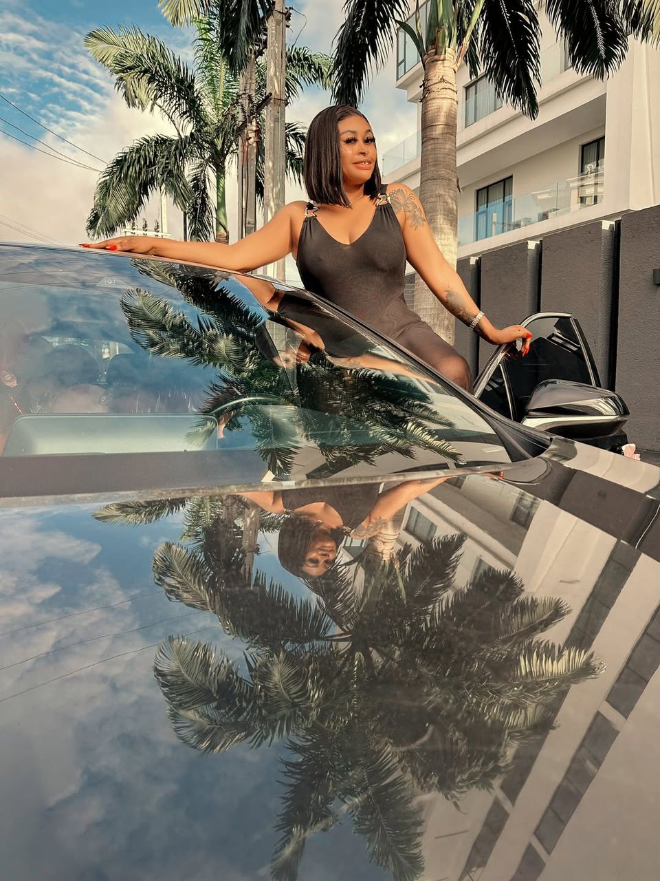Actress Sarah Martins acquires Lexus SUV (photos)